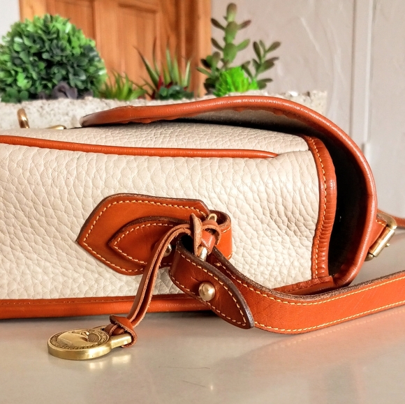 Dooney & Bourke Stunning Carrier/Crossbody Vintage AWL - Picture 4 of 10